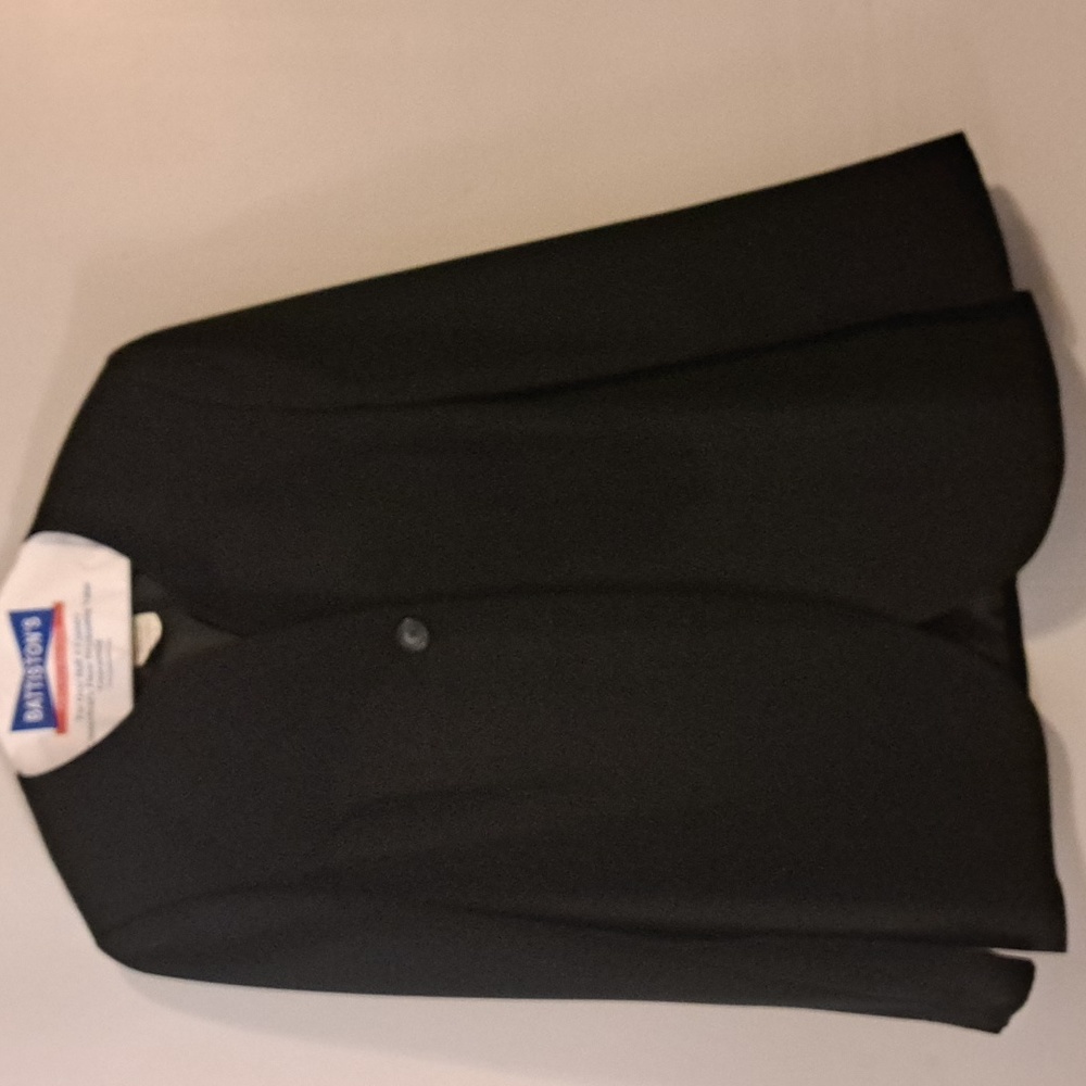 Ladies black blazer fully lined. Shaped rounded bottom